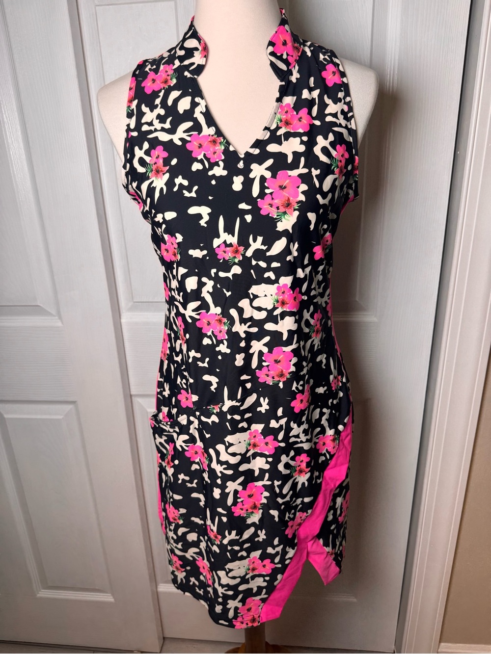 Tzu Tzu Golf Neon Mini Floral Print Sleeveless Athletic Dress Womens Medium Pink